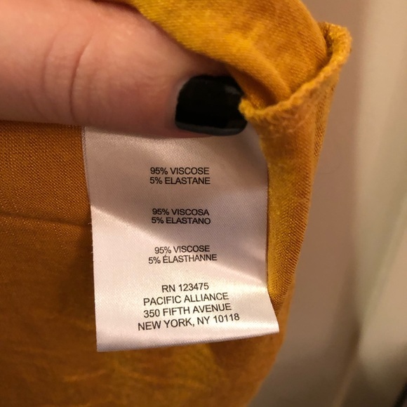 ⛔️SOLD⛔️ Jones NY 🌻 Cold Shoulder Cut-Out Top - Picture 5 of 11